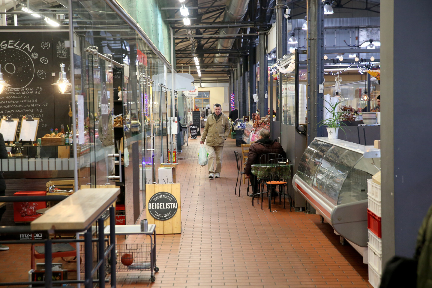  Halės turgų turistai galės aplankyti savarankiškai ir taip pažinti ne tik jau šimto metų Vilniaus turgaus istoriją, bet ir leistis į kulinarinę kelionę.<br> R.Danisevičiaus nuotr.