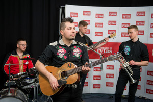 Išgirskite: „Antikvariniai Kašpirovskio dantys“ pristato dainą apie merginų stiprybę