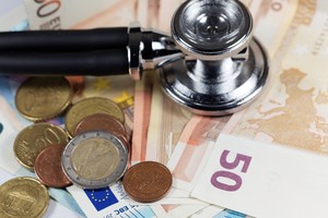 Sutarta, kad medikų algos po trejų metų sieks tris vidutinius atlyginimus