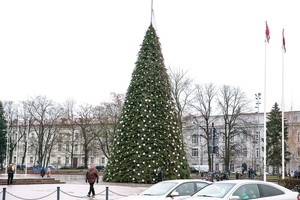 Palydėti metų – prie įžiebtų eglių