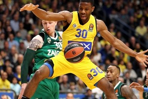 Eurolygoje „Žalgiris“ pabudo per vėlai: prisiminęs tritaškius vis tiek krito Tel Avive