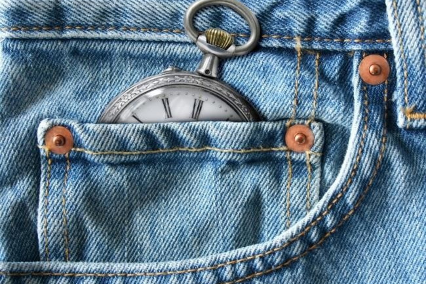 Pasirodo, iš tiesų mažoji džinsų kišenėlė yra skirta laikrodžiui.<br> BrightSide.me nuotr.