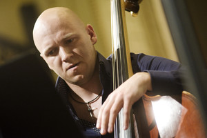 Simfoniniame koncerte karaliaus kontrabosas