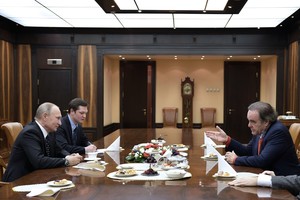 Vladimiras Putinas Kremliuje priėmė JAV dokumentinių filmų kūrėją Oliverį Stone'ą