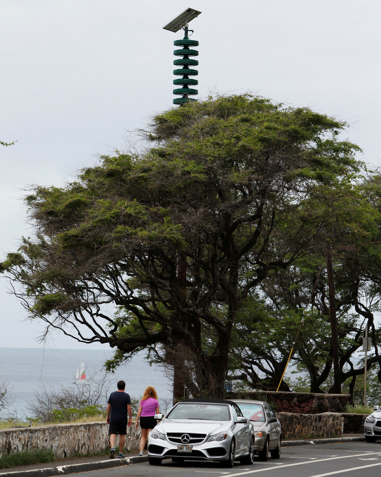Sirenos gaudė vieną minutę, atlikus perspėjimo apie cunamius ir kitas stichines nelaimes sistemos bandymą, prie kurių Havajų gyventojai jau yra įpratę.<br> Reuters/Scanpix nuotr. 