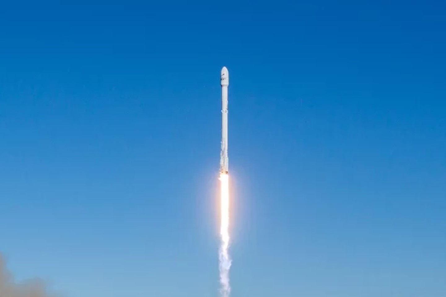 Ankstesnio SPaceX skrydžio ir sėkmingo nusileidimo akimirkos.<br>SpaceX nuotr.