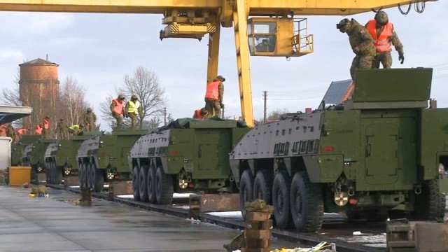 Krašto apsaugos ministerija parodė, kokią karinę techniką į Lietuvą atgabeno kroatai