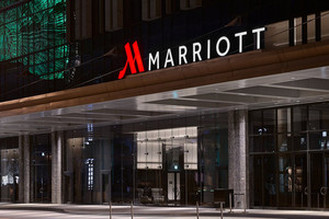 Palangoje kitais metais  –   pasaulinio tinklo „Marriott“ viešbučio statybos 