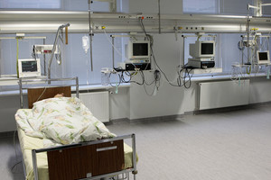 Darbe sužalotas vyriškis neišgyveno