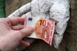 Seimas įteisino socialinio draudimo įmokų „atostogas“ ir „grindis“