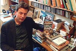  Į Lietuvą atvykstantis rašytojas: „Vertybės išvažiuoja šiukšlių mašinomis“