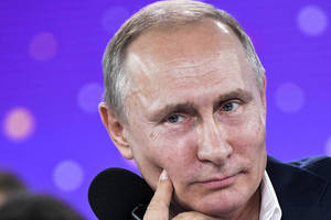 Vladimiras Putinas priėmė sprendimą dėl dalyvavimo prezidento rinkimuose