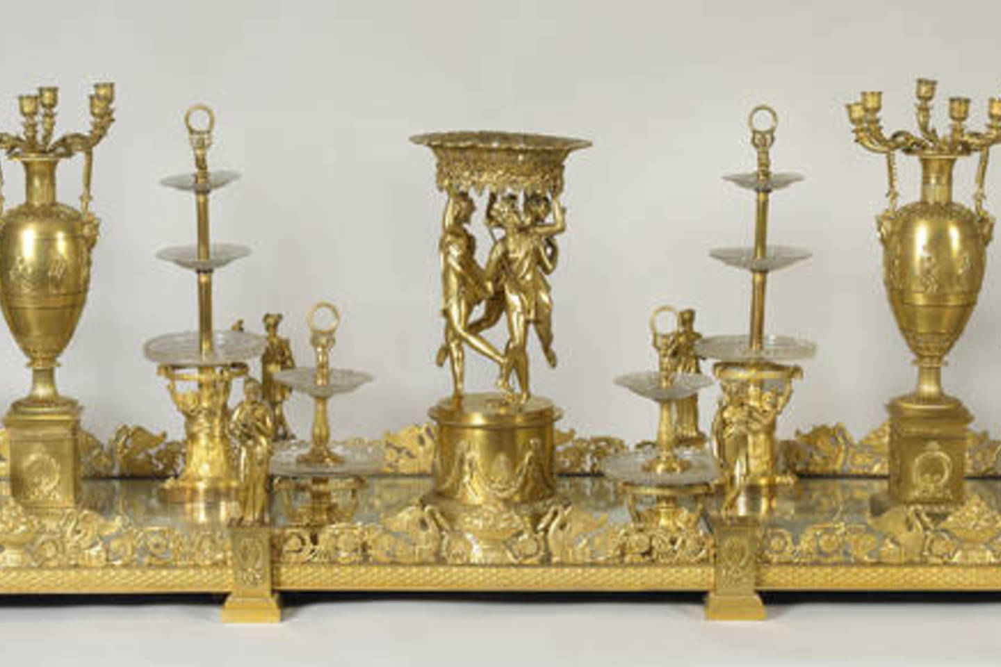 „Surtout de table“.