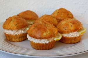 Sūrio keksiukai su lašišos kremu tiks ir pusryčių, ir švediškam stalui