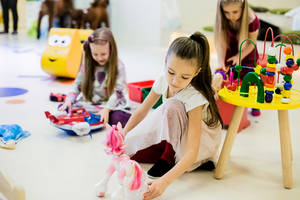 Naudingi patarimai, padėsiantys išrinkti žaislą vaiko kalėdinei dovanai