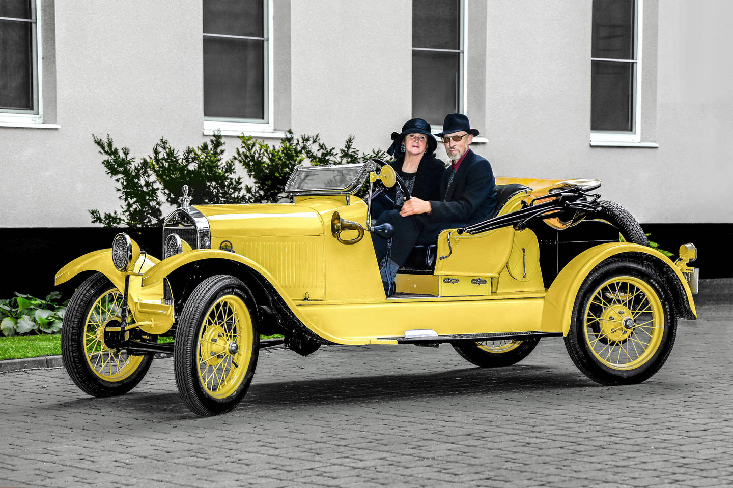  Ponai Nijolė ir Gvidonas bei „Ford T“, 1926 m., savininkas – Sigitas Zajarskas;<br>V.Sereikos nuotr.