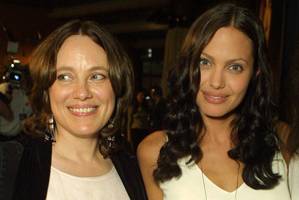 Angelina Jolie išpažintis: aktore tapo norėdama padėti susimokėti mamai mokesčius