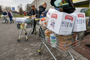 Prieš šventes į Lenkiją apsipirkti vėl plūsta lietuviai: papasakojo apie kainas