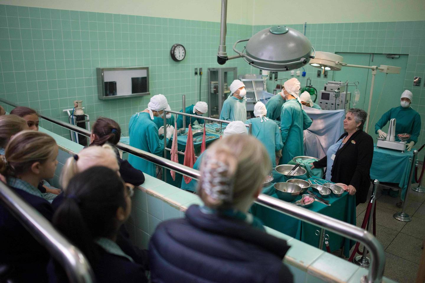  Keiptauno ligoninės muziejuje galima pamatyti, kaip operacinės atrodė tuo metu, kai čia prieš 50 metų buvo persodinta širdis ir net pačią širdį, kuri donoro krūtinėje plakė 18 dienų. <br> AFP/Scanpix nuotr. 