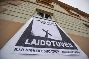 Lietuvos aukštojo mokslo laidotuvės – mokslininkai uždirba kaip vairuotojai