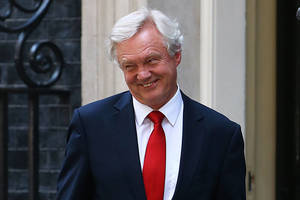 Ministras vėl sėja nežinią dėl „Brexit“: ginasi pažadų sumokėti ES