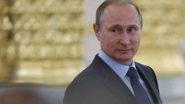 Vladimiras Putinas netikėtai apsilankė Sirijoje – įsakė išvesti pajėgas
