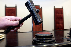 Teisėjai sukūrė nelegalų verslą