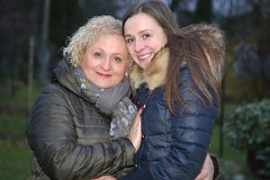 Laidotuvėse giedanti moteris: „Kad neverkčiau, užspaudžiu vieną tašką“