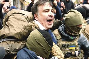 Kijevo teismas priėmė M. Saakašviliui palankų sprendimą – teismo salė prapliupo plojimais