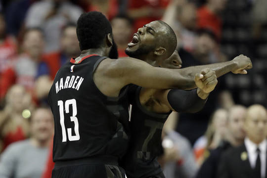 NBA – Jameso Hardeno dovanos draugams ir pratęsta „Rockets“ serija