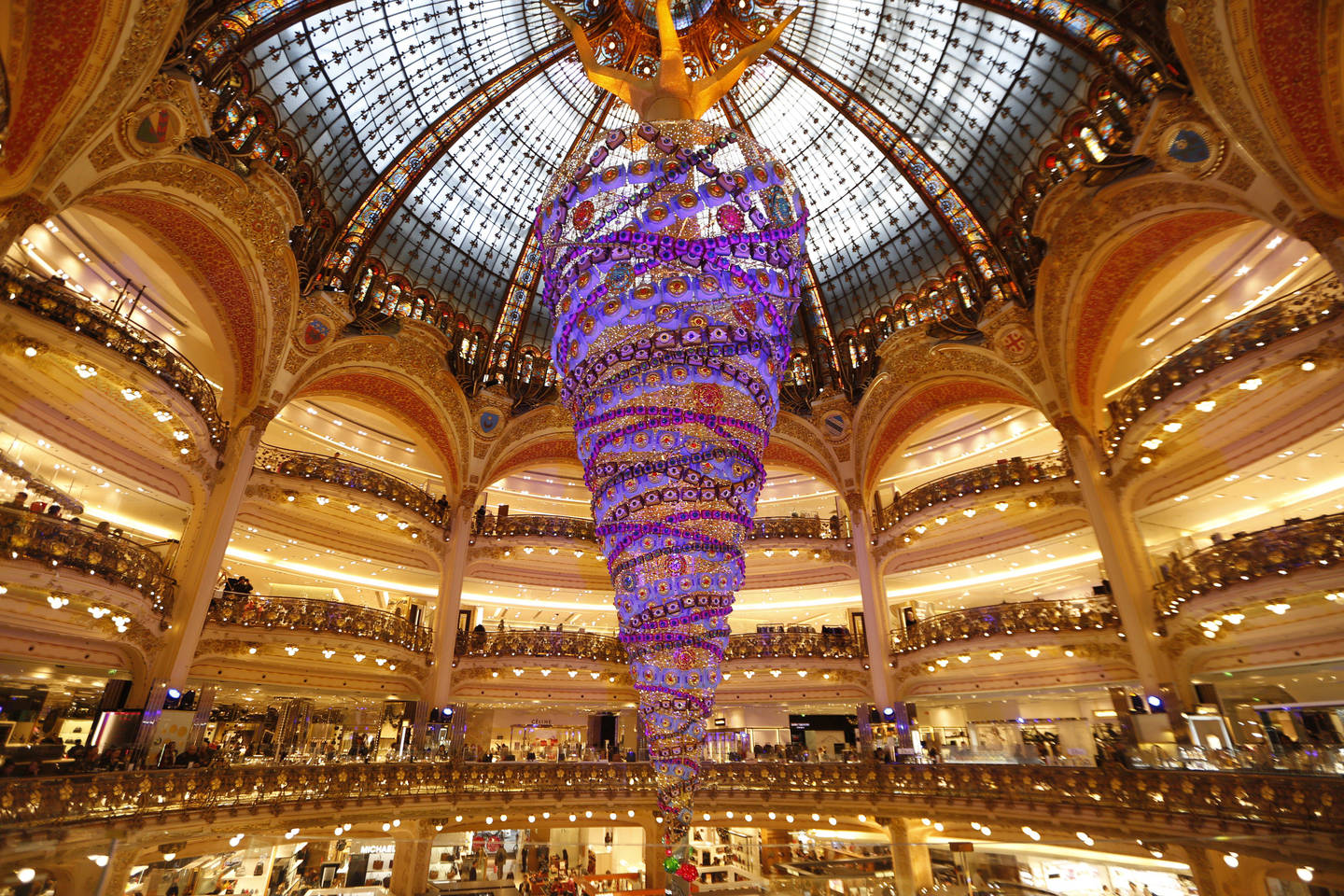  „Galeries Lafayette“ parduotuvė Paryžiuje.<br> „Reuters“/Scanpix nuotr.