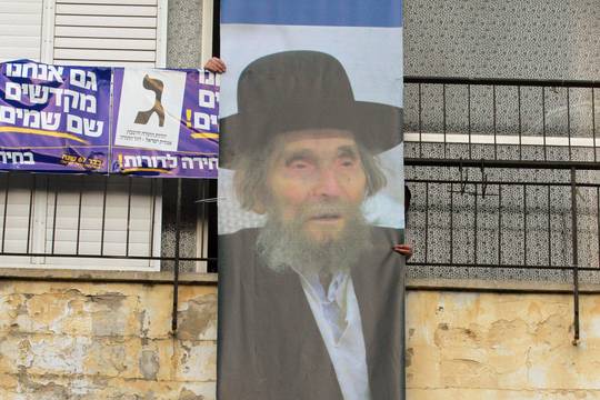 Eidamas 105-us metus mirė žydų ultraortodoksų dvasinis lyderis Shteinmanas
