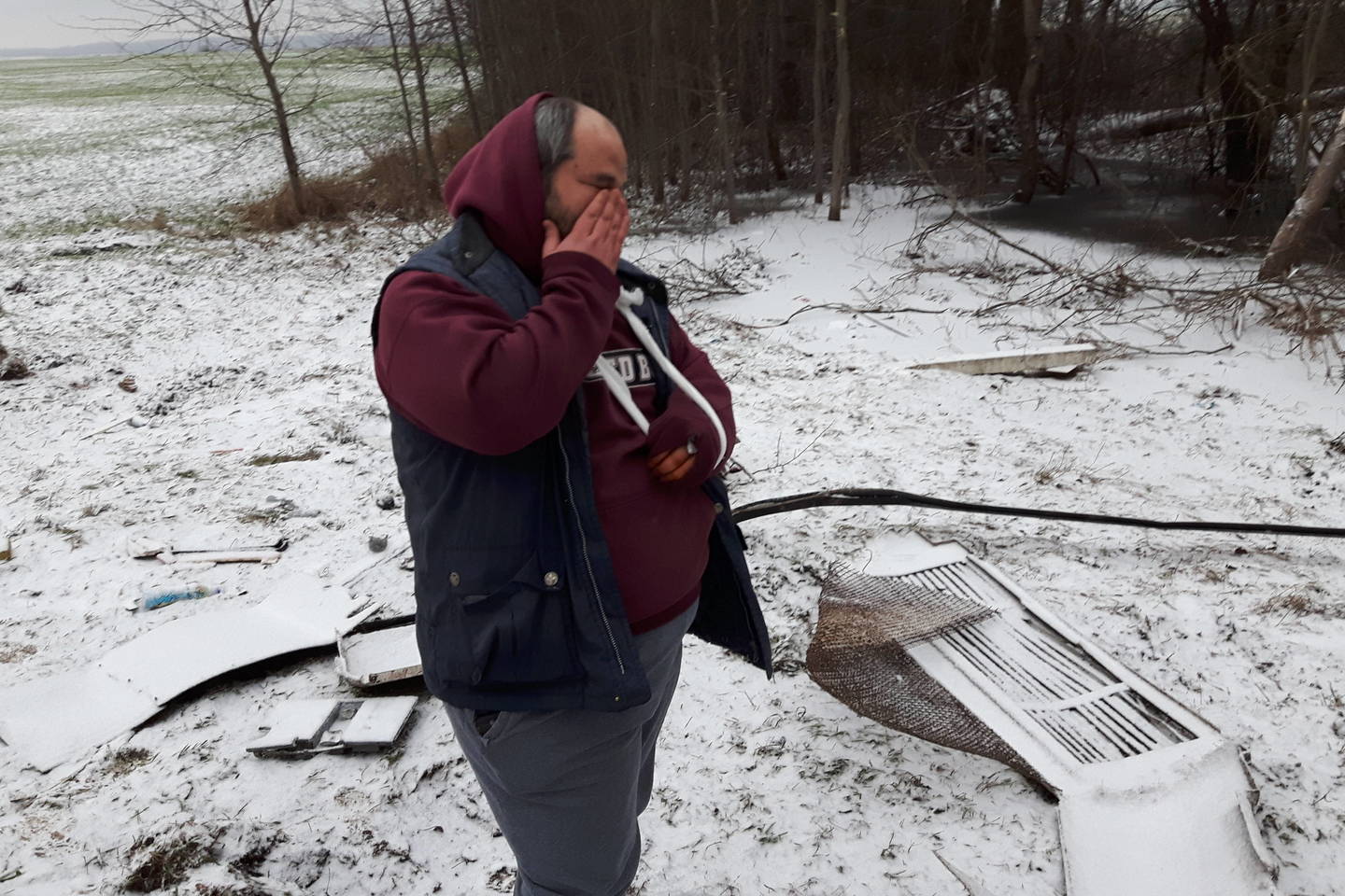 Vaikų pilną autobusą vairavęs Donatas Digrys įsitikinęs, kad nelaimė įvyko dėl itin prastos kelio būklės.<br>S. Rinkevičiaus nuotr.
