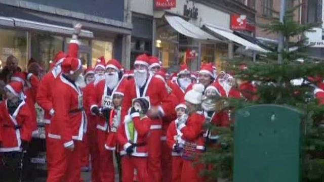 Įspūdingame bėgime Kopenhagoje – šimtai Kalėdų Senelių