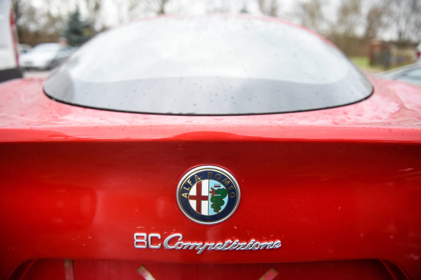 Vilniuje pasirodė „Alfa Romeo 8C Competizione“ ir „Lamborghini Countach“.<br> D.Umbraso nuotr.
