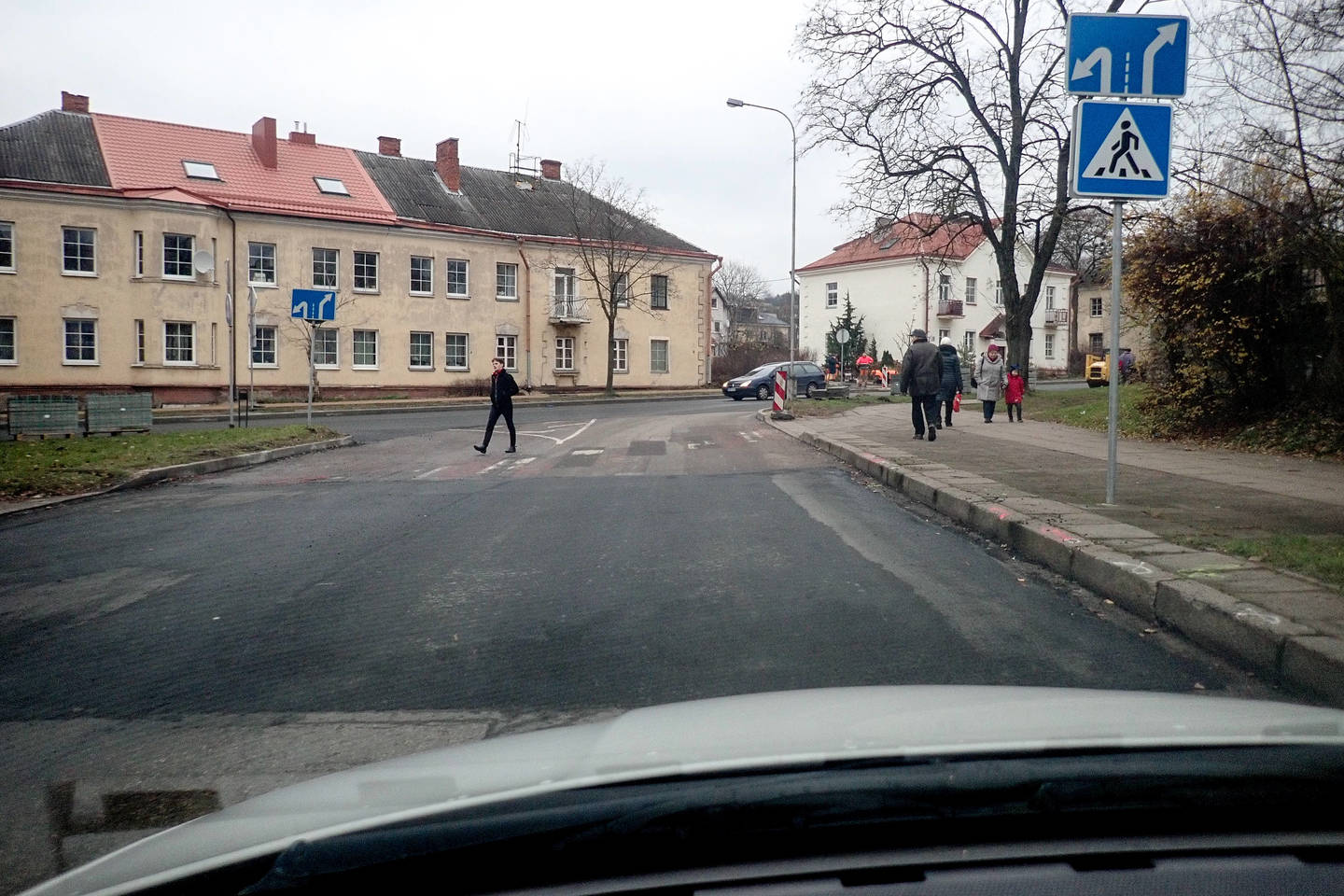  Sostinės Šilo gatvėje darbininkai dirbo ypač ilgai. Rugpjūtį ji dar buvo išrausta ir ilgam palikta.<br> V.Ščiavinsko nuotr. 