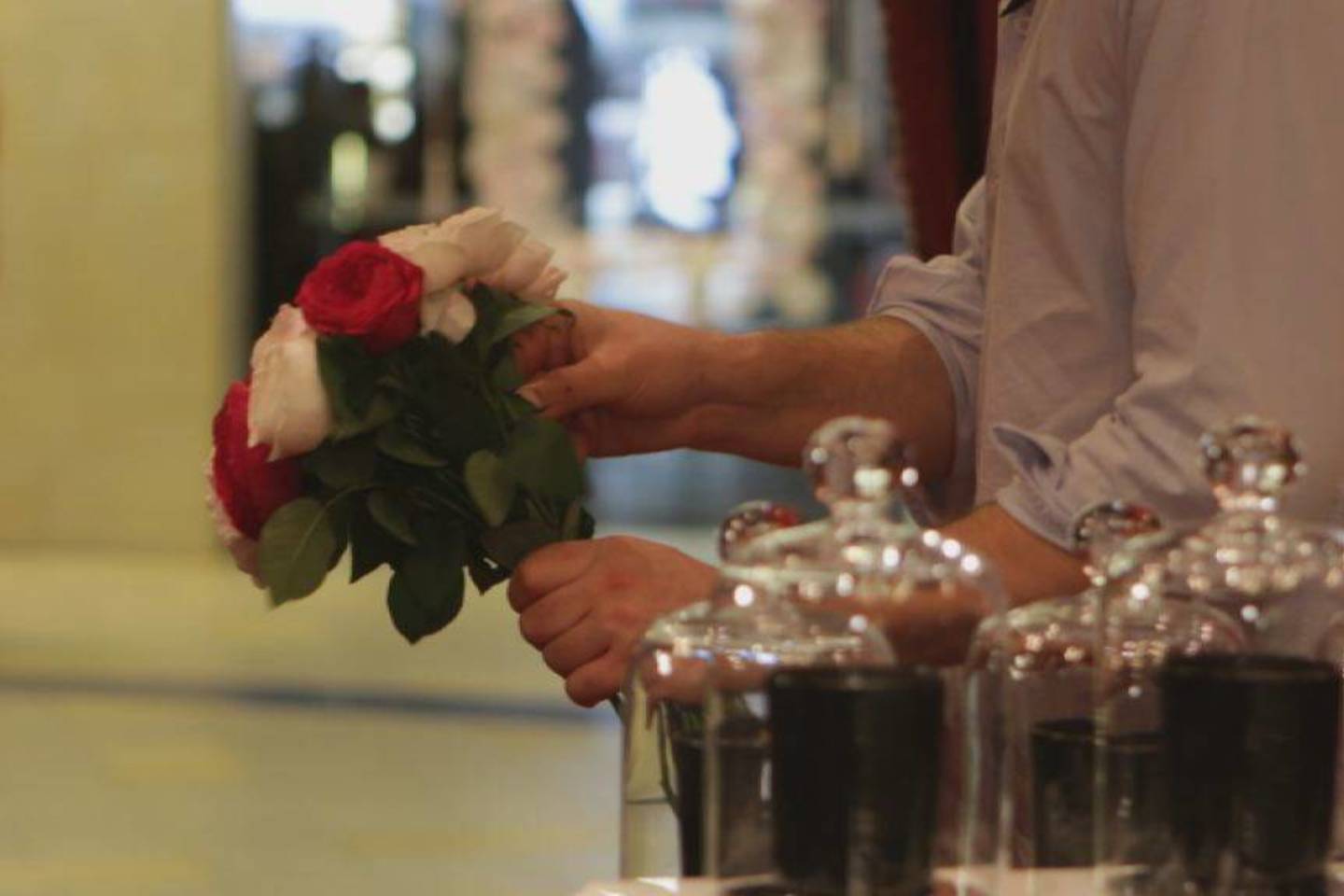  Gėlių ir kvapų salono įkūrėjas floristas Mantas Petruškevičius savo darbą vadina mylima veikla.