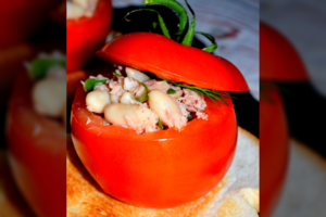 Tunu įdaryti pomidorai: paprasta, gardu ir puošia stalą