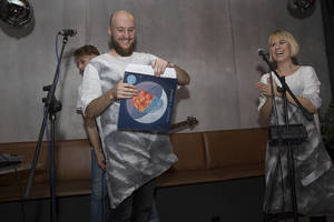 Vinilo plokštelę pristačiusi „MaNNazz“ dainininkė prabilo apie artimo žmogaus ligą