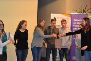 Dešimtokės verslo idėja: dantų šepetėlį ir pastą siūlo keisti saldainiais