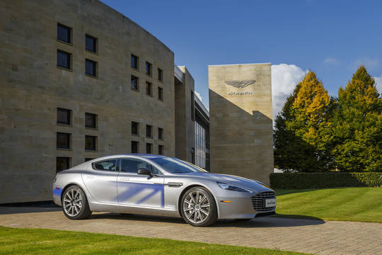„Aston Martin“ pristatė elektromobilį, su kuriuo negalės lygintis jokia „Tesla“