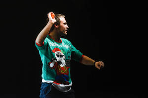 Jaukiai lyg namie: Mantas Jankavičius vilniečius vaišino muzika, arbata ir mandarinais