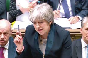 Theresa May patyrė žeminantį pralaimėjimą dėl „Brexit“