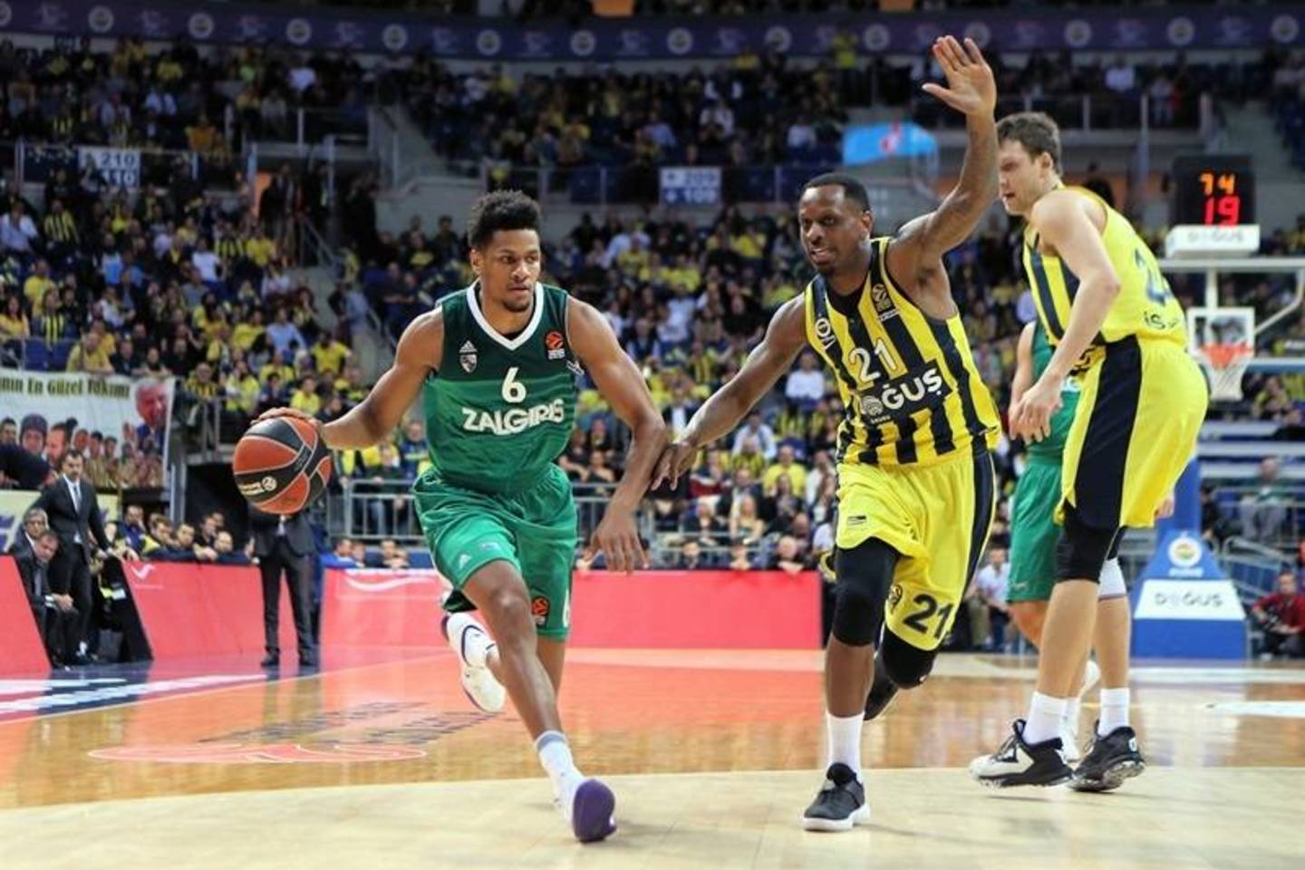 Žalgiriečiai parklupdė Eurolygos čempionus<br> Euroleague.net nuotr.