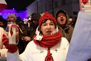 Lenkai dainomis protestavo prieš teismų reformas