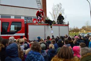 Į lauką evakuoti Joniškio moksleiviai ant stogo išvydo neįprastą reginį