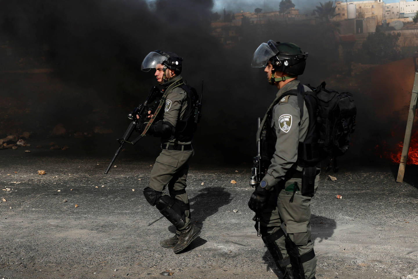  Izraelio policininkai pašovė užpuoliką.<br> „Reuters“/„Scanpix“ nuotr.