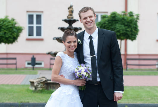 Krepšininkas Martynas Pocius su žmona Viktorija laukiasi dvynių