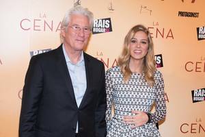 Holivudo svajonių jaunikis Richardas Gere'as susižadėjo su perpus jaunesne mylimąja