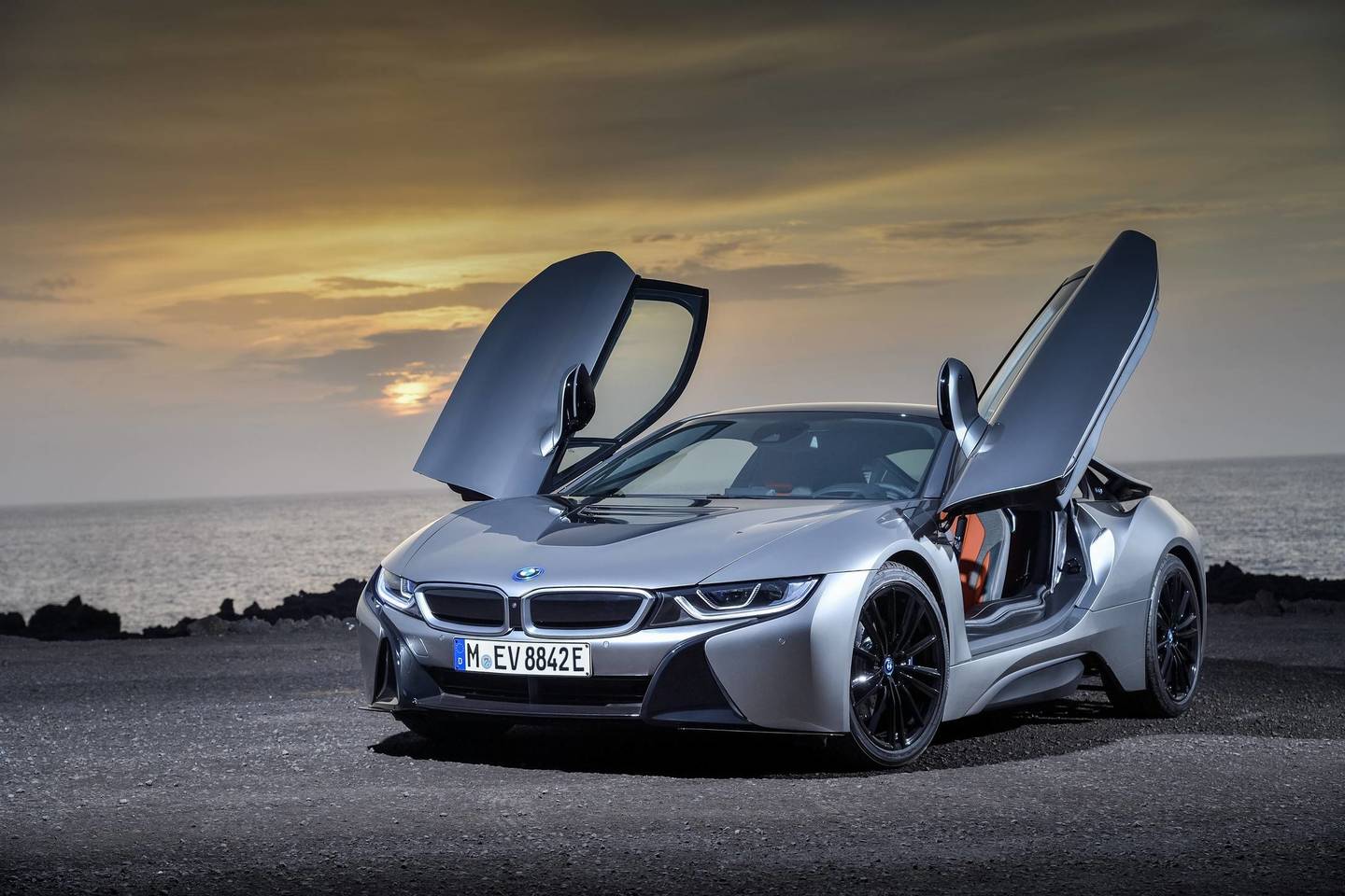Atnaujingas BMW i8 bus siūlomas ne tik su kupė, bet ir su rodsterio kėbulu.<br>Gamintojo nuotr.